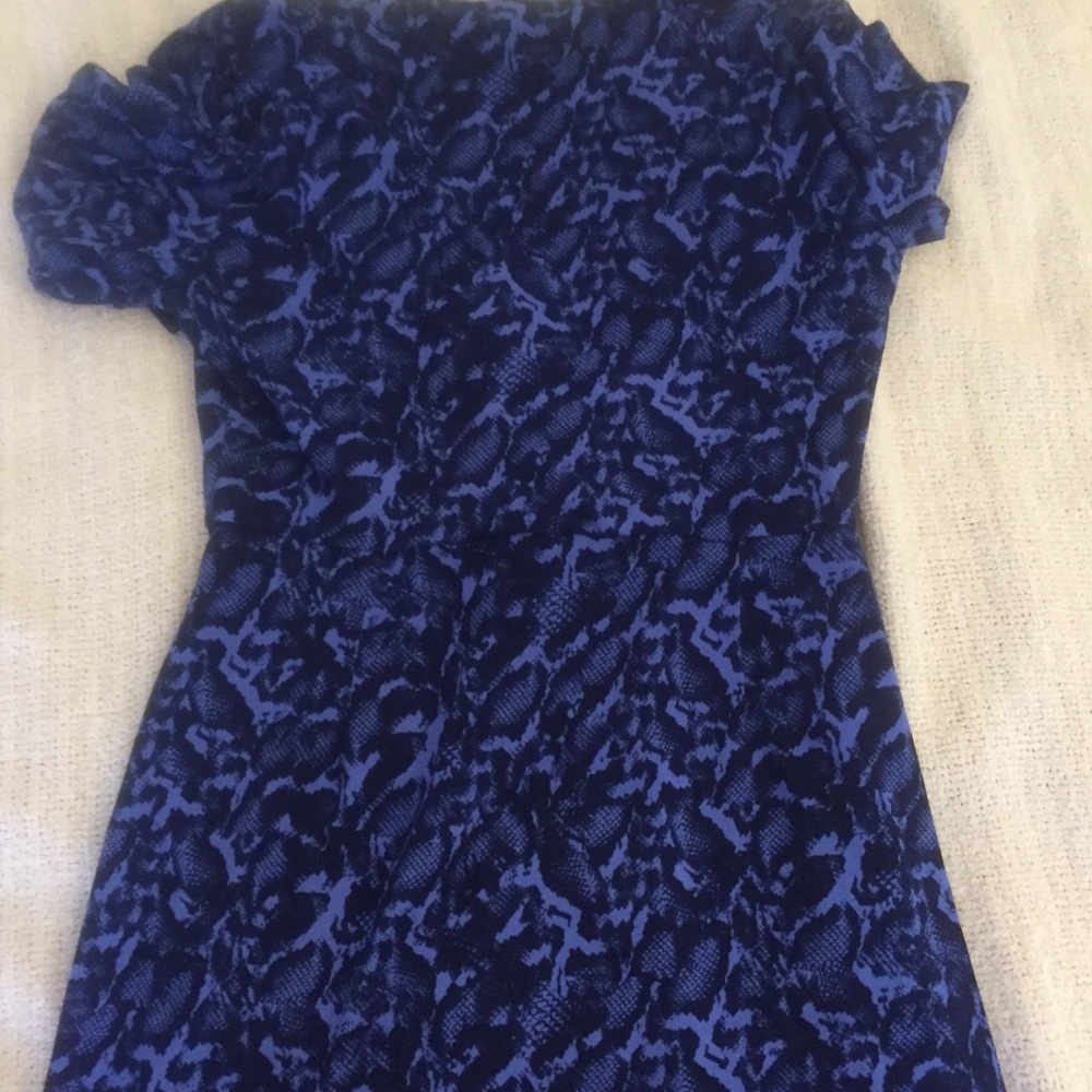 🚫SOLD🚫Blue snake print wrap dress - Picture 4 of 5